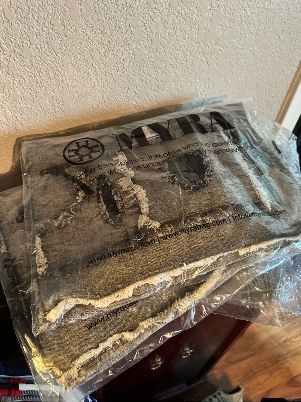 MYRA FRAYED FRONTIER WESTERN DENIM TOTE BAG IN DENIM BLACK WITH FRINGE DETAIL - Picture 6 of 6
